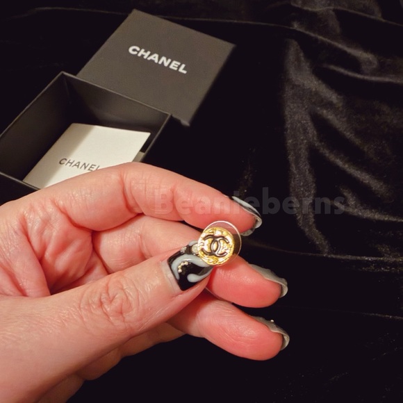NIB Chanel Hammered Gold Stud Earrings 24C CC Logo